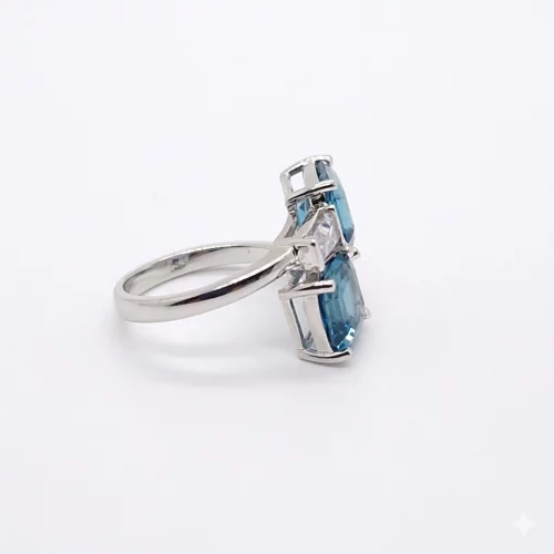 Eleganter Ring aus 925er Sterlingsilber besetzt mit zwei quadratischen blauen Zirkonia-Steinen in Topas-Optik und Baguette-Schliff Akzenten