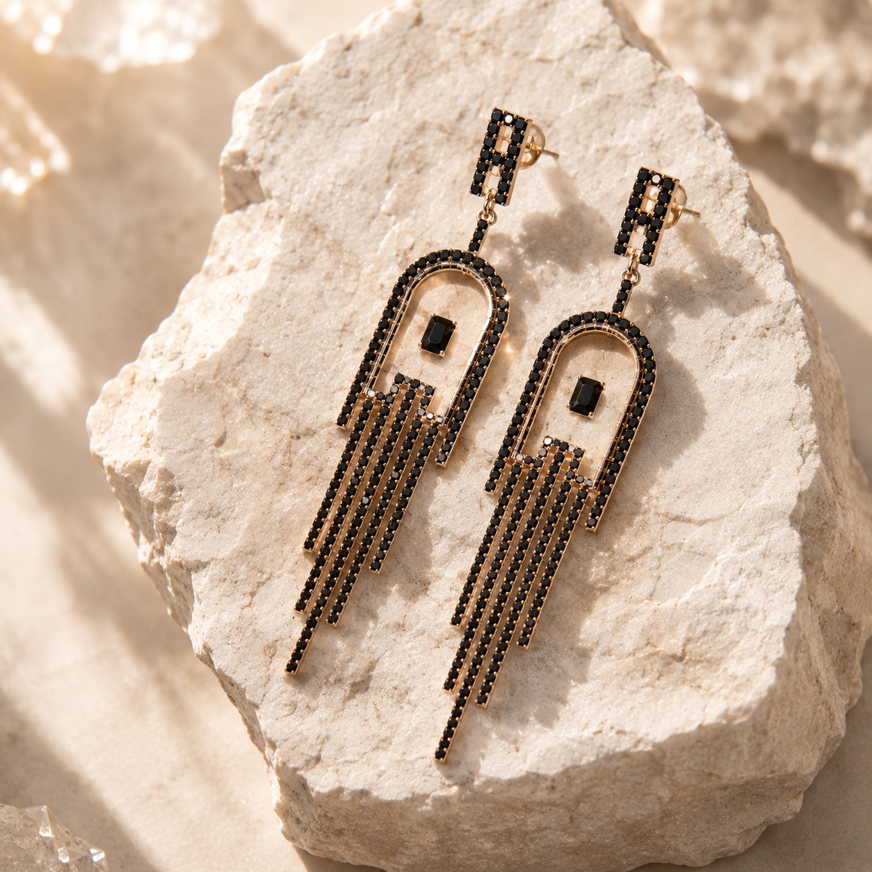 Große Ohrringe im Art Deco Stil mit schwarzem Zirkonia